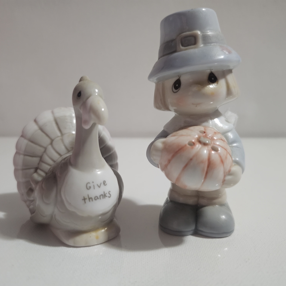 Precious Moments 1994 Give Thanks Salt And Pepper Shaker